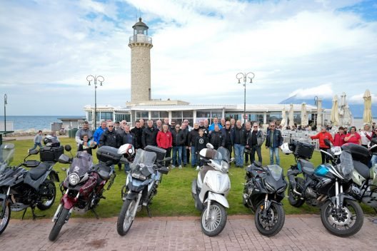 Γέμισε με μοτοσικλετιστές της ΑΧΛΕΜΟ ο Φάρος της Πάτρας ΦΩΤΟ