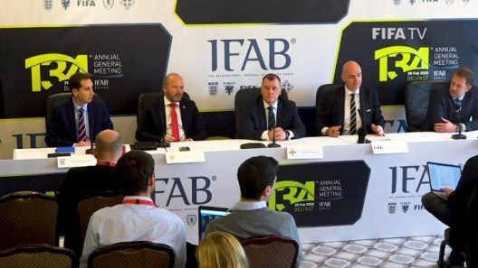 IFAB: Οι νέοι κανόνες αλλάζουν το ποδόσφαιρο και το VAR