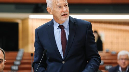 «Η χώρα σε οικονομική και κοινωνική κρίση»