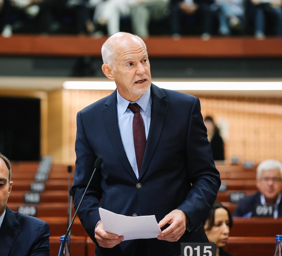 «Η χώρα σε οικονομική και κοινωνική κρίση»