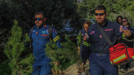 Δενδροφύτευση των Εθελοντών Πυροσβεστών στο Γηροκομειό Πατρών ΦΩΤΟ