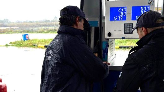 Στη φυλακή μέλη του κυκλώματος με τις πειραγμένες αντλίες 20 βενζινάδικων