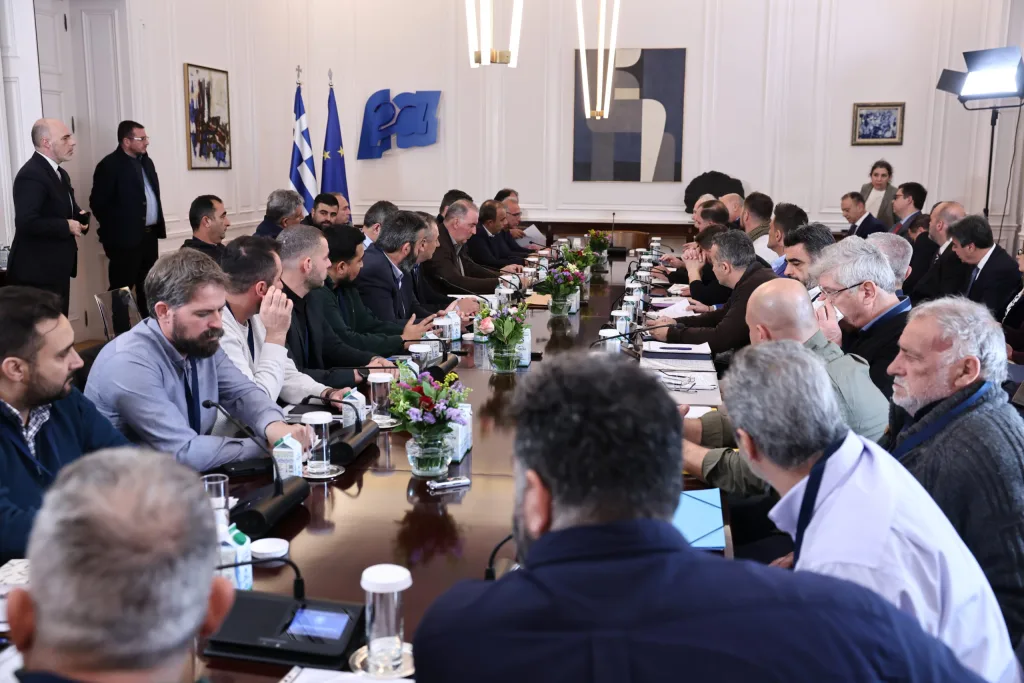 Με Μητσοτάκη στο Μαξίμου οι αγρότες: «Να μπει τέλος σε μια περίοδο μεγάλης έντασης» ΦΩΤΟ - ΒΙΝΤΕΟ 30 Με Μητσοτάκη στο Μαξίμου οι αγρότες: «Να μπει τέλος σε μια περίοδο μεγάλης έντασης» ΦΩΤΟ - ΒΙΝΤΕΟ