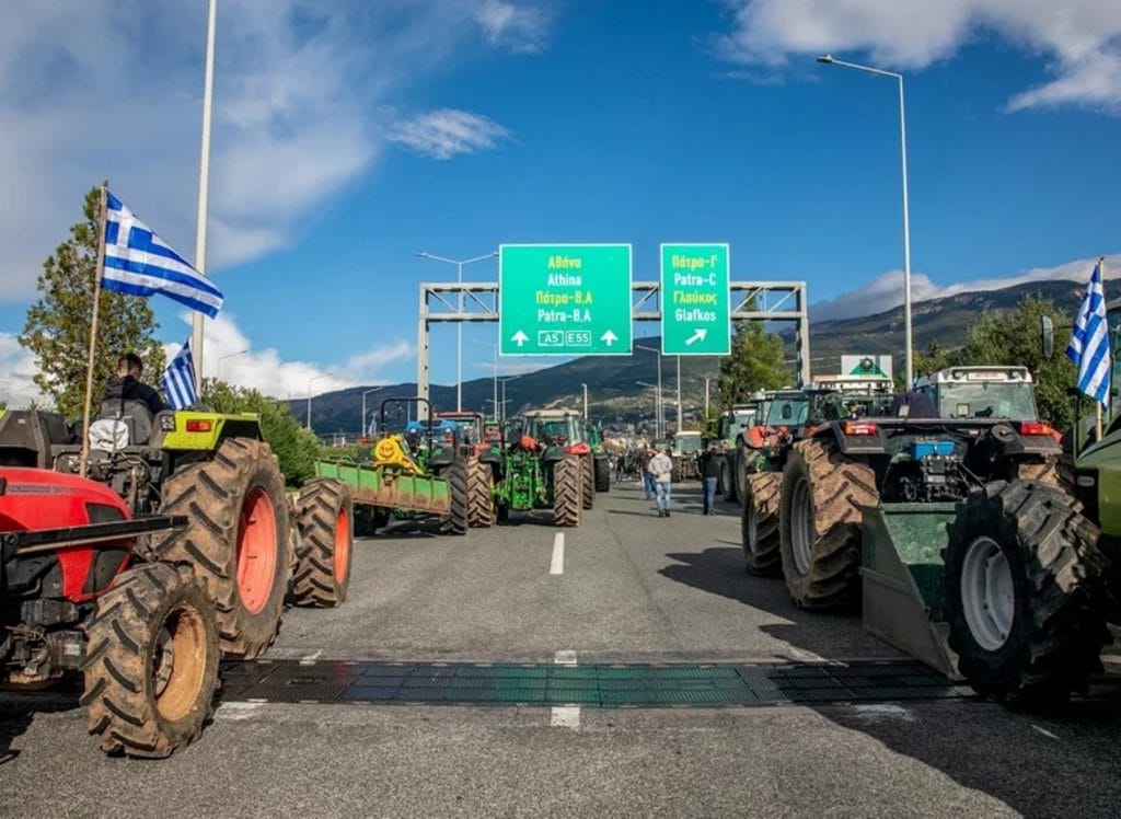 Οι αποφάσεις των αγροτών για τα μπλόκα, ποιοι φεύγουν, ποιοι παραμένουν 29 Τελος τα τρακτέρ στην Περιμετρική Πατρών