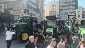 Πάτρα: Αποχωρούν από το μπλόκο της Περιμετρικής οι αγρότες - Κλιμακώνουν αλλιώς μετά τη συνάντηση με Μητσοτάκη 29 Πάτρα: Αποχωρούν από το μπλόκο της Περιμετρικής οι αγρότες - Κλιμακώνουν αλλιώς μετά τη συνάντηση με Μητσοτάκη