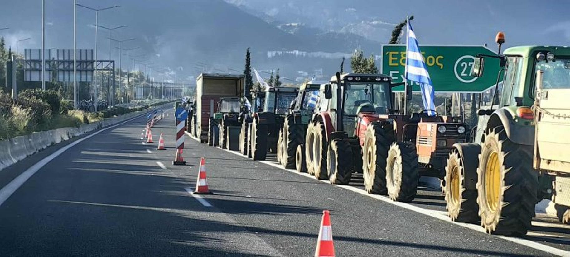 Κανονικά η κυκλοφορία στην Περιμετρική Πατρών, παραμένουν τα τρακτέρ 28 Κανονικά η κυκλοφορία στην Περιμετρική Πατρών, παραμένουν τα τρακτέρ