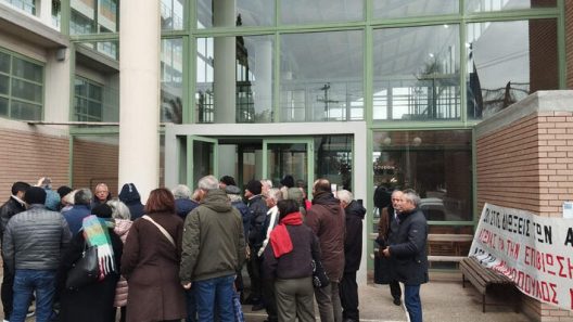 Aίγιο: Διώξεις αγροτών και αντίδραση με συγκέντρωση έξω από τα Δικαστήρια ΦΩΤΟ