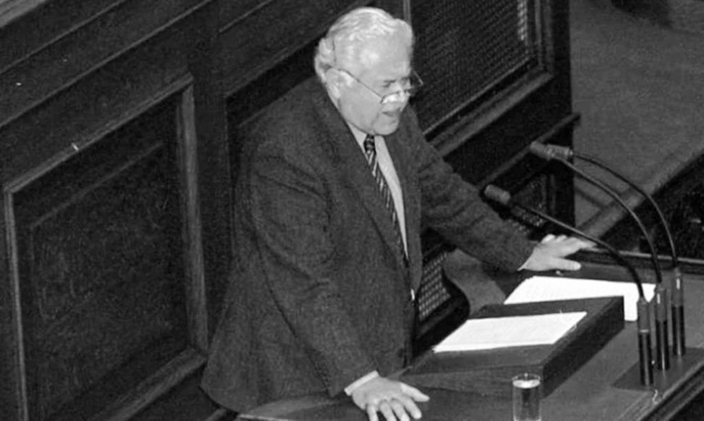 Απεβίωσε ο Νίκος Ακριτίδης, ιστορικός στέλεχος του ΠΑΣΟΚ