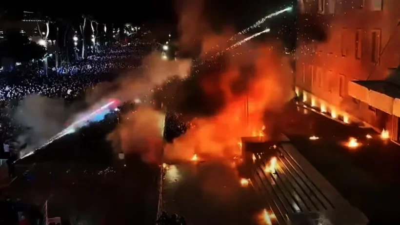 Αλβανία: Επεισόδια με μολότοφ, δακρυγόνα και τραυματίες ΦΩΤΟ