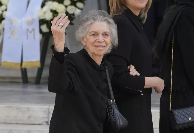 Αθήνα: Κηδεύεται η Πριγκίπισσα Ειρήνη - Στο Τατόι η ταφή 32 Αθήνα: Κηδεύεται η Πριγκίπισσα Ειρήνη – Στο Τατόι η ταφή