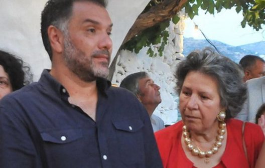 «Εσβησε» η μητέρα του Γρηγόρη Αρναούτογλου, το συγκινητικό «αντίο» 26 «Εσβησε» η μητέρα του Γρηγόρη Αρναούτογλου, το συγκινητικό «αντίο»