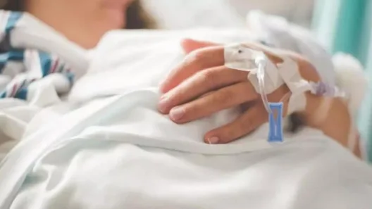 Νεαρή γιατρός στη ΜΕΘ με μηνιγγίτιδα στο Ηράκλειο