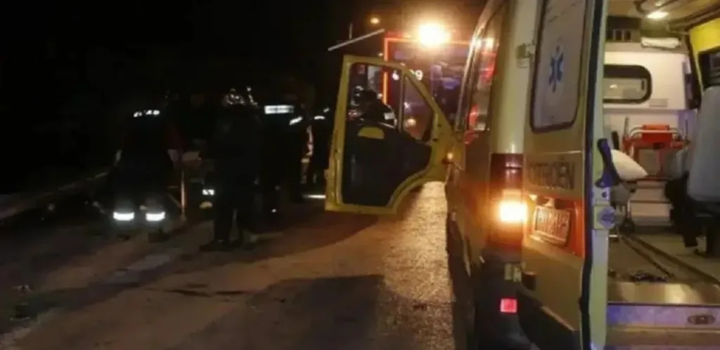 Πύργος: Σοκαριστικό τροχαίο με ΙΧ που «κόπηκε» στα δυο, εκτινάχθηκε οδηγός, τρεις τραυματίες ΦΩΤΟ