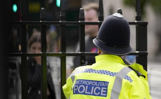 Βρετανιά: Νάρκωνε και βίαζε τη γυναίκα του, στέλεχος των «Συντηρητικών» 25 Βρετανιά: Νάρκωνε και βίαζε τη γυναίκα του, στέλεχος των «Συντηρητικών»