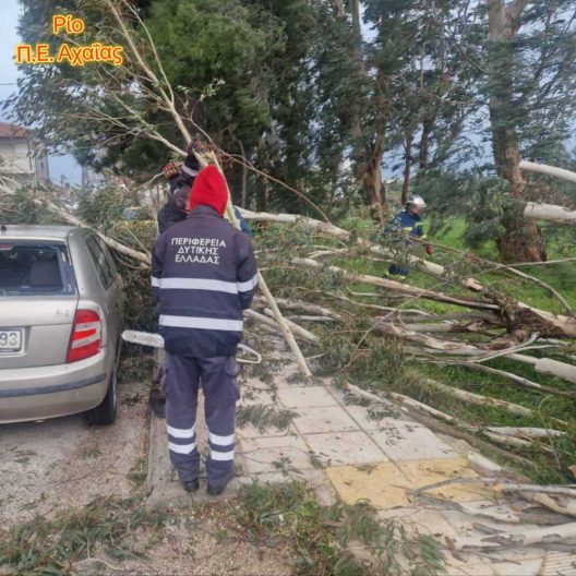 Δυτική Ελλάδα: Σε διαρκή κινητοποίηση μηχανήματα και ανθρώπινο δυναμικό για τον χιονιά ΦΩΤΟ