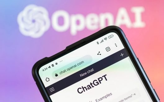 Αλλάζει για τους ανηλίκους το ChatGPT