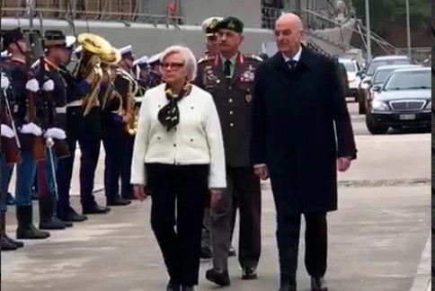 O Δένδιας υποδέχθηκε στη φρεγάτα «Κίμων» τη Γαλλίδα υπουργό ΒΙΝΤΕΟ ΦΩΤΟ 30 O Δένδιας υποδέχθηκε στη φρεγάτα «Κίμων» τη Γαλλίδα υπουργό ΒΙΝΤΕΟ ΦΩΤΟ