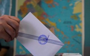 Δημοσκόπηση: Ποια η διαφορά της ΝΔ με το δεύτερο κόμμα, πόσοι «ψηφίζουν» Καρυστιανού