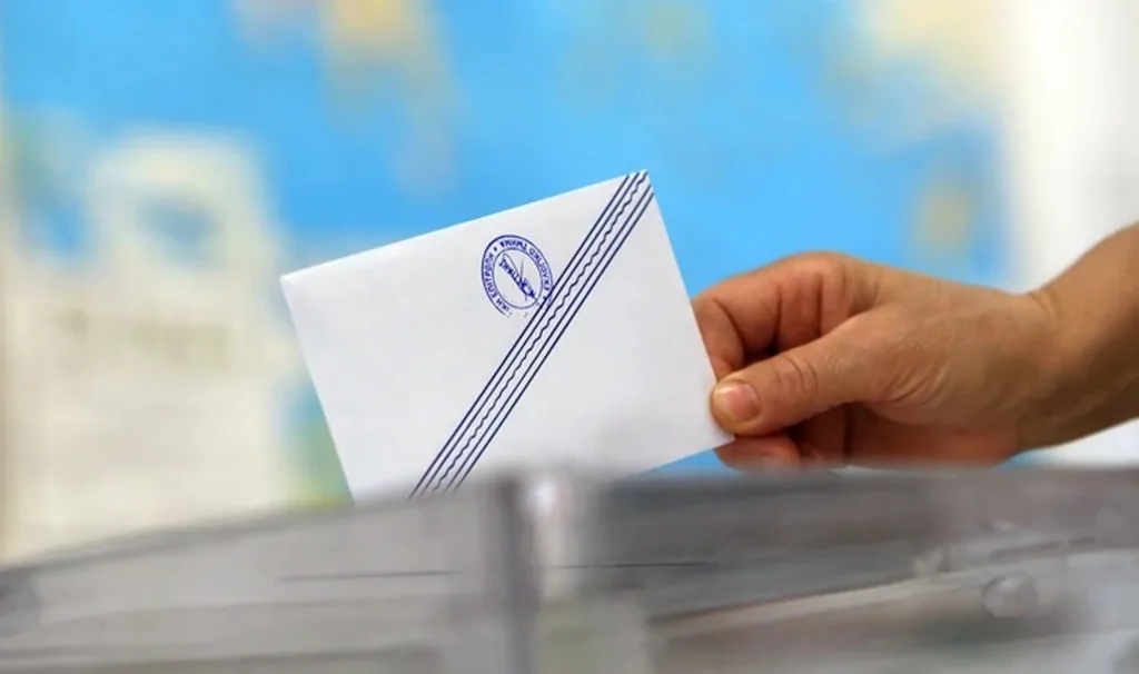 Νέα δημοσκόπηση: Σταθερά πρώτη η ΝΔ, το δεύτερο κόμμα και η Καρυστιανού