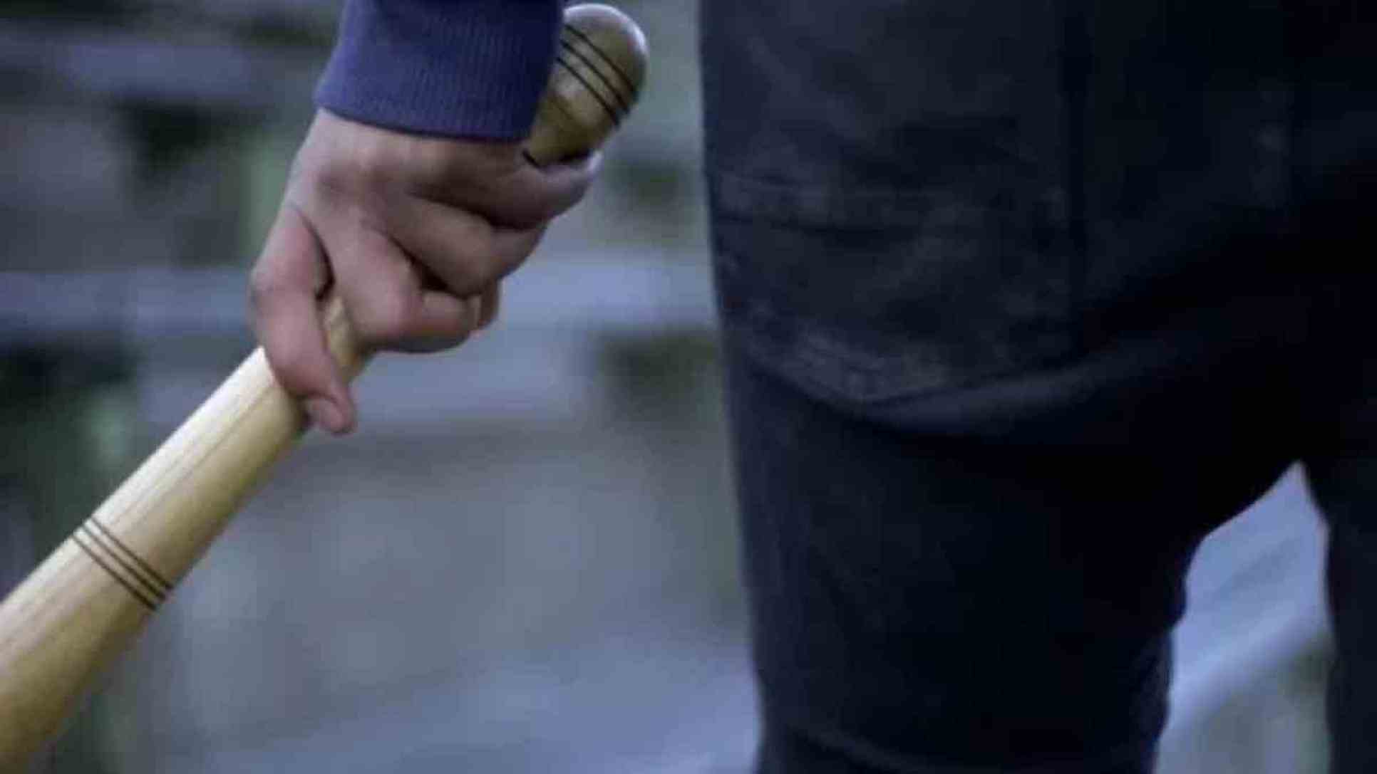 Πάτρα: Επίθεση με ρόπαλα και σιδερογροθιά για μπλούζα με Ελληνική σημαία 25 Πάτρα: Επίθεση με ρόπαλα και σιδερογροθιά για μπλούζα με Ελληνική σημαία