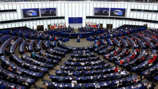 Ευρωκοινοβούλιο: «Πάγωσε» την εμπορική συμφωνία ΕΕ - ΗΠΑ