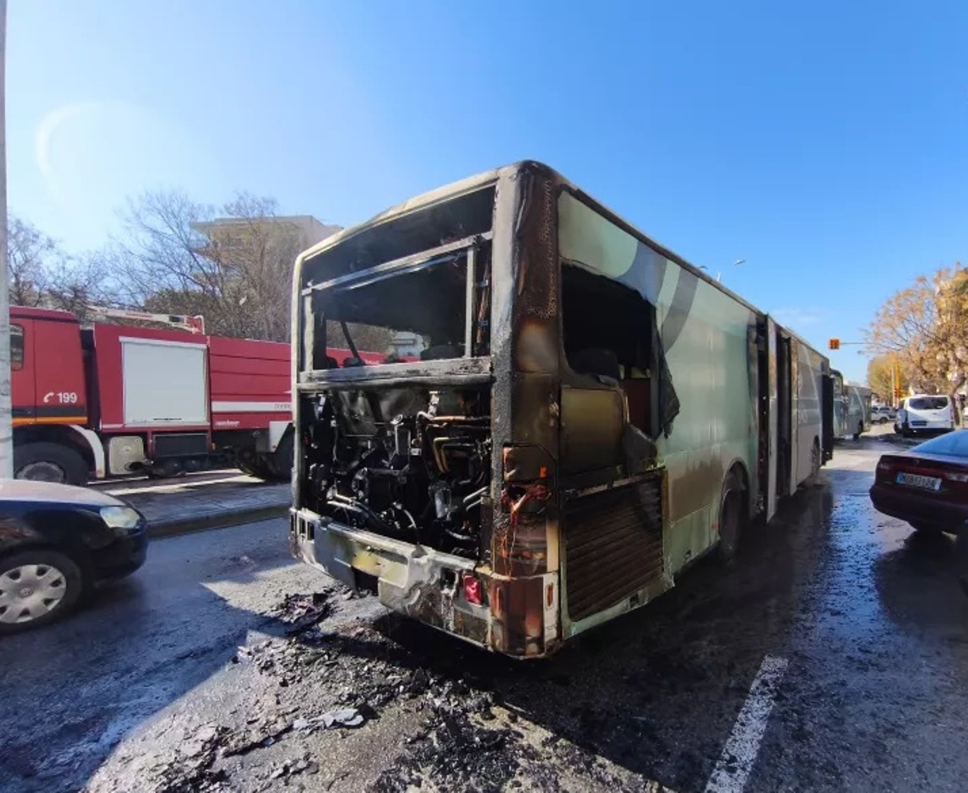 «Φούντωσε» εν κινήσει λεωφορείο στη Θεσσαλονίκη ΦΩΤΟ