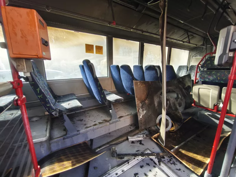 «Φούντωσε» εν κινήσει λεωφορείο στη Θεσσαλονίκη ΦΩΤΟ