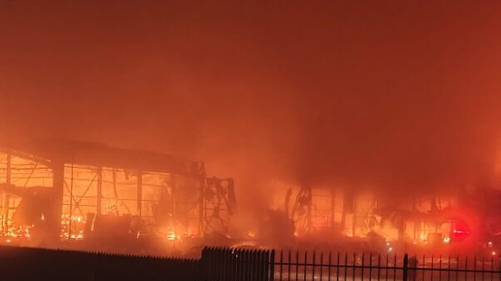 Τρίκαλα: Καταστροφική φωτιά σε εργοστάσιο, αγνοούνται 5 γυναίκες ΦΩΤΟ - ΒΙΝΤΕΟ NΕΟΤΕΡΑ