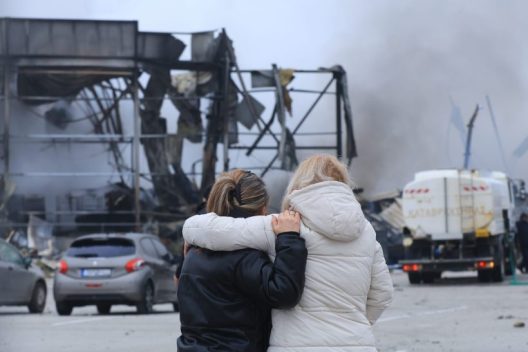 Απεργία και συγκέντρωση στα Τρίκαλα για τα θύματα στη «Βιολάντα»
