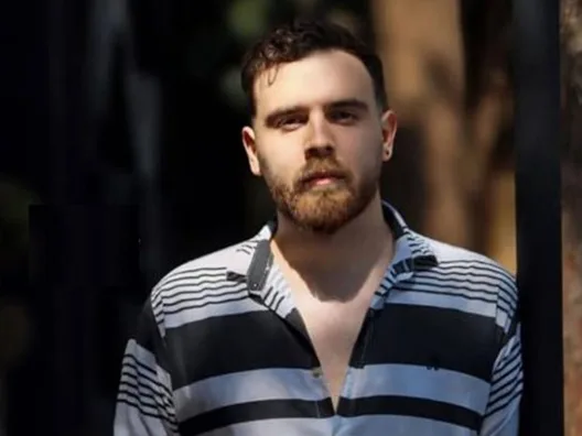 Ελεύθερος ο Ερφάν Σολτανί, είχε καταδικαστεί σε απαγχονισμό στο Ιράν