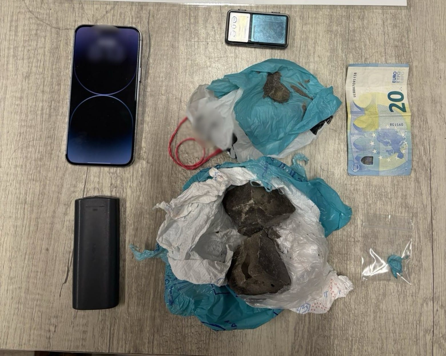 Διακινήτης ηρωίνης πιάστηκε επ' αυτοφώρο στην Πάτρα ΦΩΤΟ 25 Διακινήτης ηρωίνης πιάστηκε επ’ αυτοφώρο στην Πάτρα ΦΩΤΟ