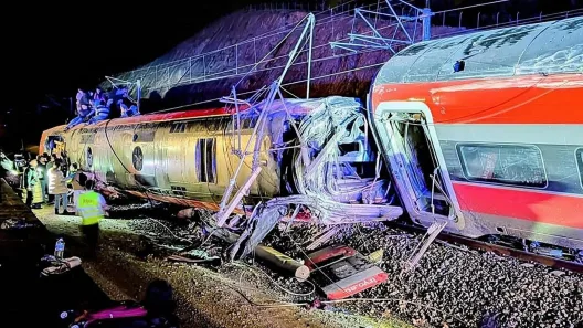 Ισπανία: Εκτροχιάστηκαν δύο τρένα, αναφορές για νεκρούς και τραυματίες ΦΩΤΟ - ΒΙΝΤΕΟ