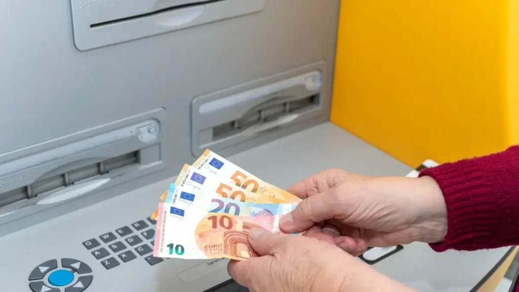 Ώρα πληρωμών για συνταξιούχους μετά από μακρά αναμονή - Οι ημερομηνίες