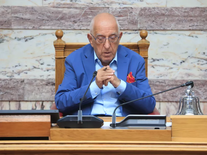 Η Βουλή «υιοθετεί» το παιδί του πεσόντος Λιμενικού από την κακοκαιρία