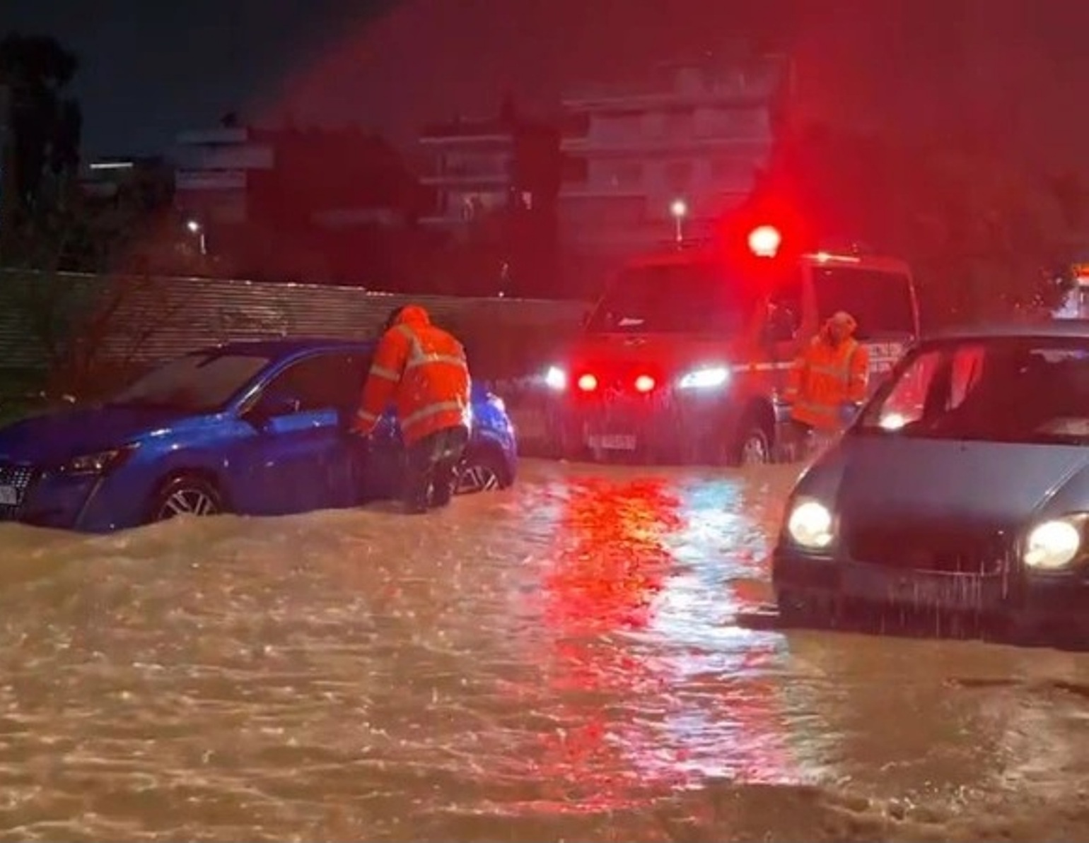 Κακοκαιρία: Μια νεκρή στη Γλυφάδα 27 Κακοκαιρία: Μια νεκρή στη Γλυφάδα