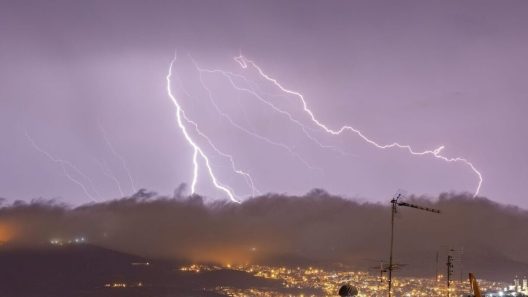 ΕΜΥ: Νέο έκτακτο δελτίο για την κακοκαιρία «Erminio» - Κόκκινη προειδοποίηση για τις επόμενες ώρες