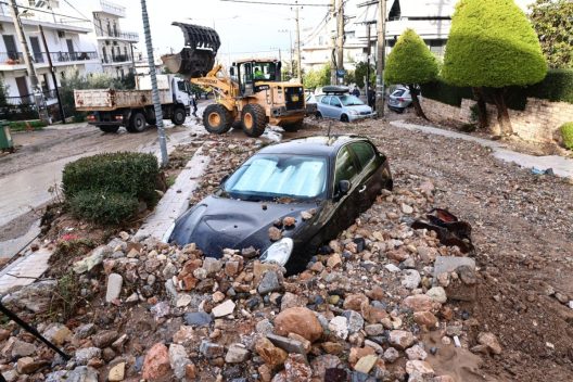 Γλυφάδα: Με τον φόβο βροχής ζουν οι κάτοικοι