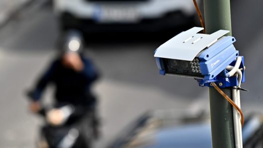 Ξεκινά η επιβολή προστίμων από έξυπνες κάμερες, που είναι