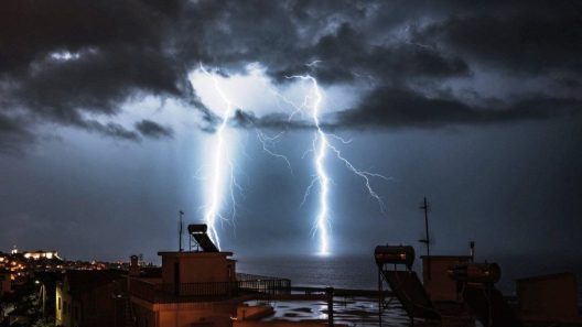 Αχαΐα: Ερχονται καταιγίδες, θύελλες και κεραυνοί, που απαιτούν μέτρα αυτοπροστασίας από κινδύνους