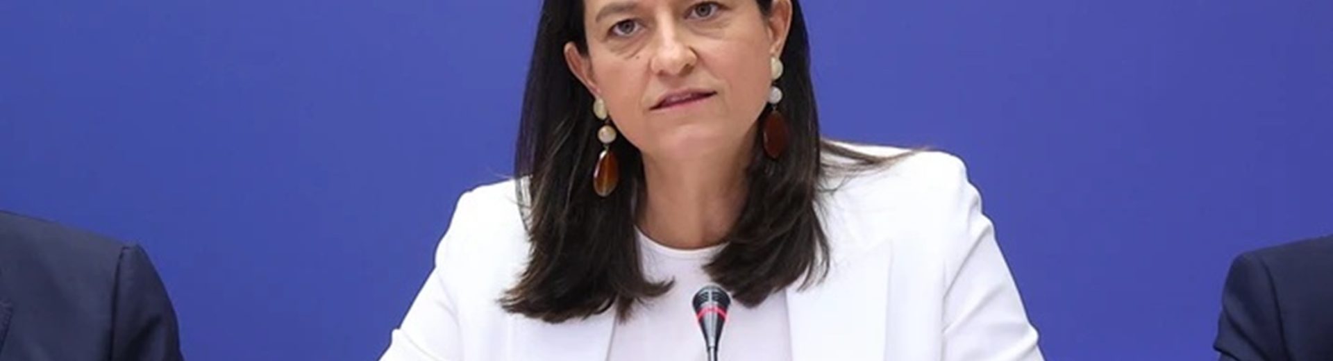 Η Κεραμέως για συντάξεις χηρείας και περικοπές