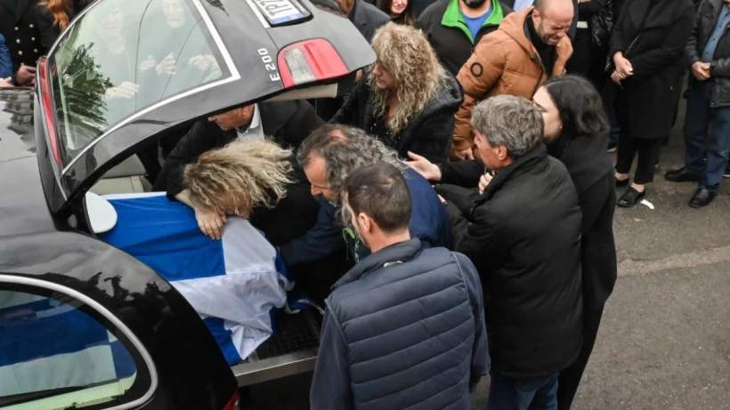 Οδύνη στην κηδεία του Λιμενικού που πνίγηκε στο Άστρος εν μέσω κακοκαιρίας ΦΩΤΟ