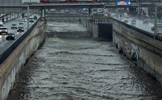 Aττική: «Μαζεύει» νερό ο Κηφισός, φούσκωσε ο Ιλισσός