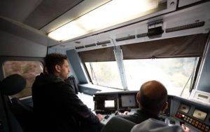 Αίγιο: Χωματόδρομος στον Προαστιακό, για χρόνια, με υποσχετική Κυρανάκη ΦΩΤΟ