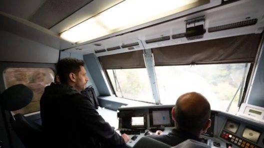 Αίγιο: Χωματόδρομος στον Προαστιακό, για χρόνια, με υποσχετική Κυρανάκη ΦΩΤΟ