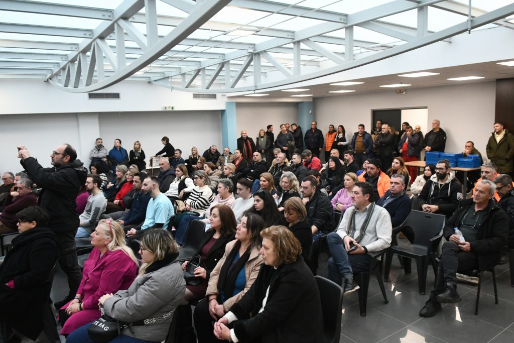 Πάτρα: Οι εργαζόμενοι της ΔΕΥΑΠ έκοψαν την πίτα τους ΦΩΤΟ