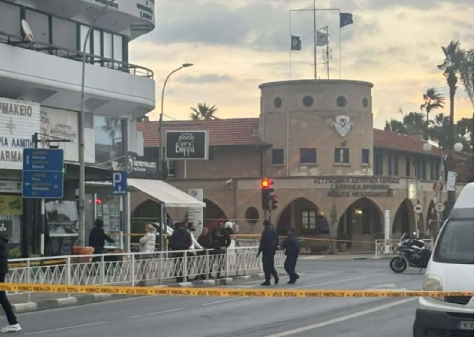 Λάρνακα: Πυροβολισμοί και αναφορές για τραυματίες κοντά στην Αστυνομική Διεύθυνση 30 Λάρνακα: Πυροβολισμοί και αναφορές για τραυματίες κοντά στην Αστυνομική Διεύθυνση