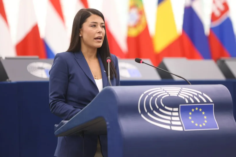 Γιατί η Λατινοπούλου ζήτησε από το Ευρωκοινοβούλιο την άρση ασυλίας της