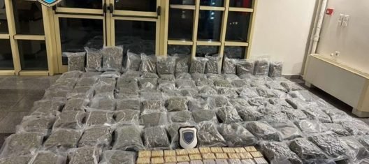 Τα κατασχεθέντα πειστήρια από το Λιμενικο