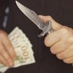 Πάτρα: Εισβολή με μαχαίρι και ληστεία σε κατάστημα