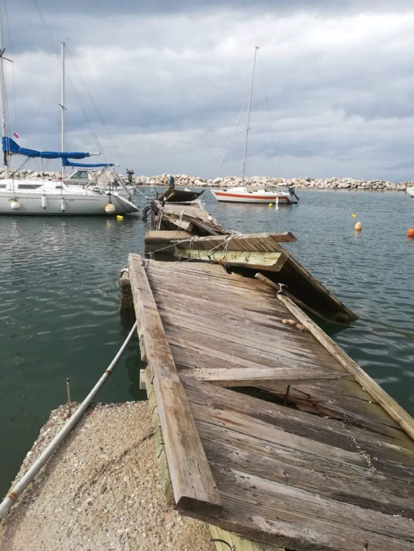 Πάτρα: Βυθίστηκε σκάφος στην Μαρίνα της Γλυφάδας ΦΩΤΟ